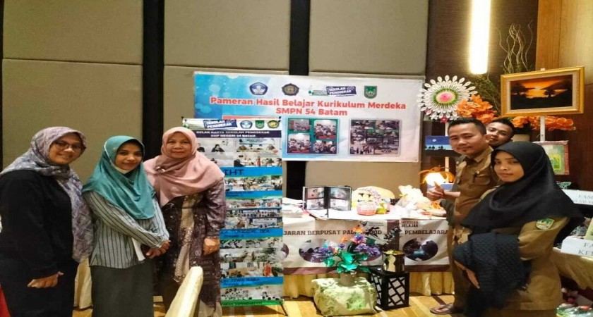 SMP Negeri 54 Batam Berbagi Praktik Baik pada Malam Anugerah Pendidikan 2022