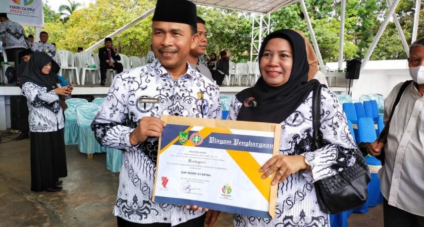 HGN SMP Negeri 54 Batam Dapat Penghargaan